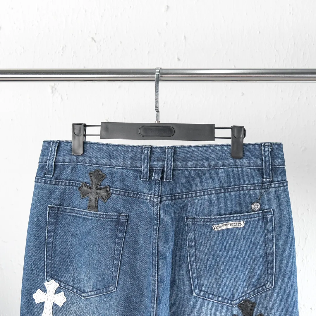 P280 (top replica) [New] Chrome Hearts Matty Boy Sex Records series limited leather multi-color high street work jeans - ch jeans need to be washed and then disassembled and hand-stitched with sheepskin cross leather and then spliced ​​to complete. The whole process is too complicated to explain. The texture can be seen in hand, and it’s all about looking good. These are the most beautiful pants in Crowe’s heart. They are made of beaded canvas fabric, and heavy washing makes the upper body of the fabric more textured, and the pants shape is tall and straight! The three-dimensional cutting of the whole trousers is a masterpiece! The hardware is customized by zp. The beaded canvas fabric is thick and soft after being washed. It has good breathability. Customized small leather label. Unique design. The details are simple and elegant, and the workmanship is exquisite. The whole trousers are neatly routed and the details are in place! It’s so cool that both men and women can easily control the trend of gender-neutral shorts!  Color: Blue Size: Corresponding sizes S-XXL, detailed sizes can be found in Figure 9